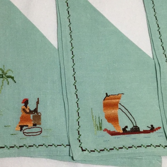 Vintage Embroidered Linen Table Cloth/Napkins 6pc - Picture 4 of 10